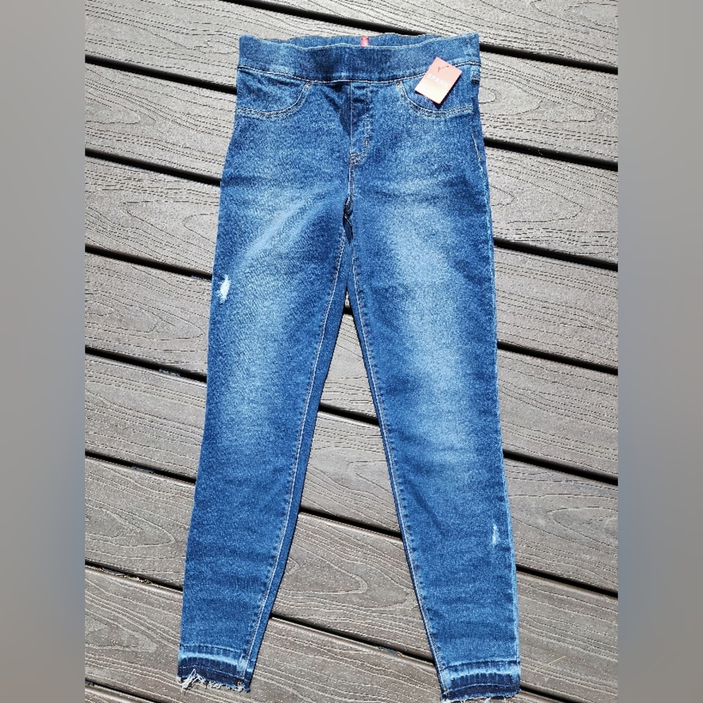 SPANX distressed pull on skinny jeans, size Medium.  NWT